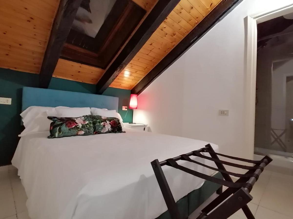 Mercanti Attic Version Apartment Milan Bagian luar foto